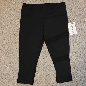 Zyia Black Mesh Crop Capri - size MEDIUM